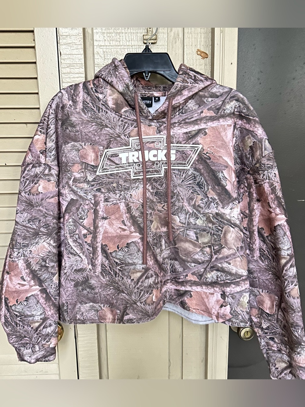 Women’s Boutique Crop “Silverado” Hoodie Size Medium